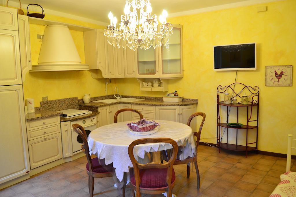 Relais De La Place Leilighet Desenzano del Garda Rom bilde